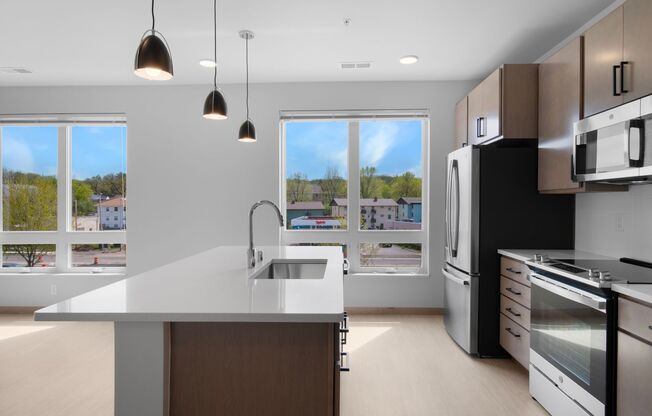 3 beds, 2 baths, 1,277 sqft, $3,200, Unit 215