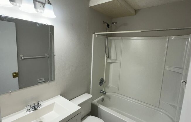 2 beds, 1 bath, 750 sqft, $795, Unit Unit 06