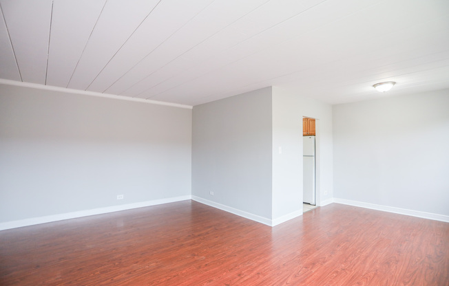 5655 N CHRISTIANA