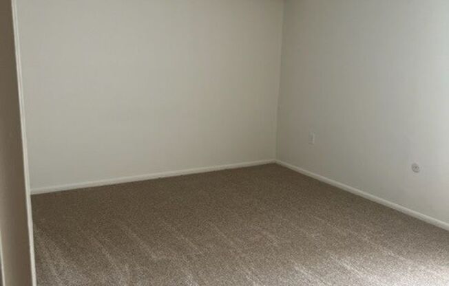 1 bed, 1 bath, 740 sqft, $1,395, Unit 00 - A- 8