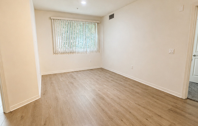 2 beds, 1 bath, 750 sqft, $2,250, Unit 210