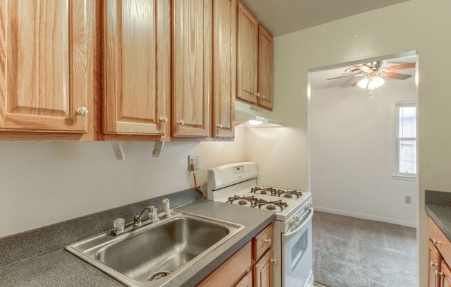 2 beds, 1 bath, $1,350, Unit 13