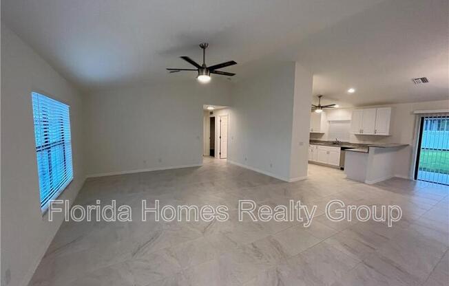 309 SE 19 LN