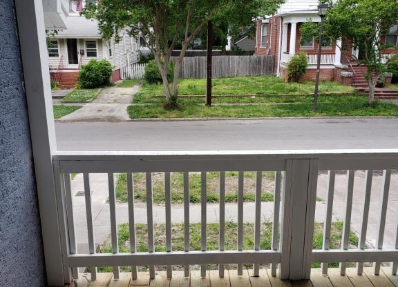 529 W 37 ST