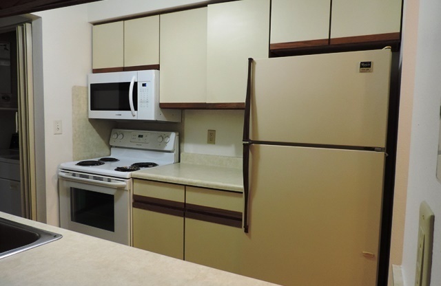 $1,095 | 2 Bedroom, 1 Bathroom Apartment | Cat Friendly* | Available for August 1st, 2026 Move In!