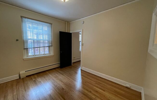 1 bed, 1 bath, 605 sqft, $1,195, Unit B-16