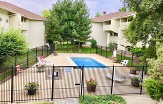 Pre-Lease Aug 2025 Remodeled 2 Bedroom 1 Bathroom Top Floor Condo with pool in Heart of Boulder