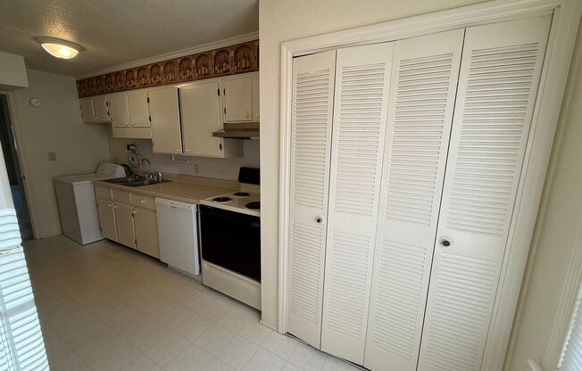 2 beds, 1 bath, 1,100 sqft, $1,325, Unit 412-3