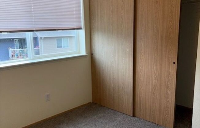 2 beds, 2 baths, 945 sqft, $1,675, Unit 24-401