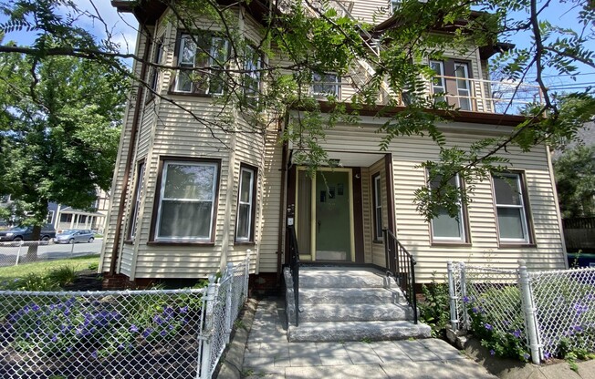 27 HOWE ST