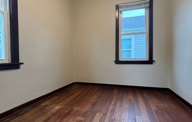 2 beds, 1 bath, $1,045