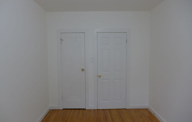 2 beds, 1 bath, $1,325, Unit 2048 Kostner - 1A