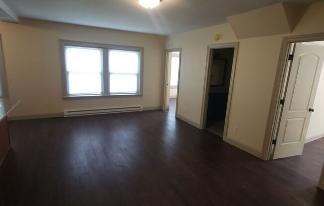 2 beds, 1 bath, 800 sqft, $1,495