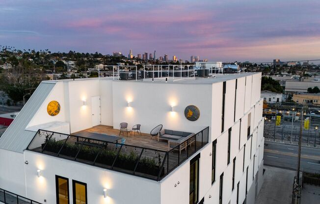 4575 SANTA MONICA
