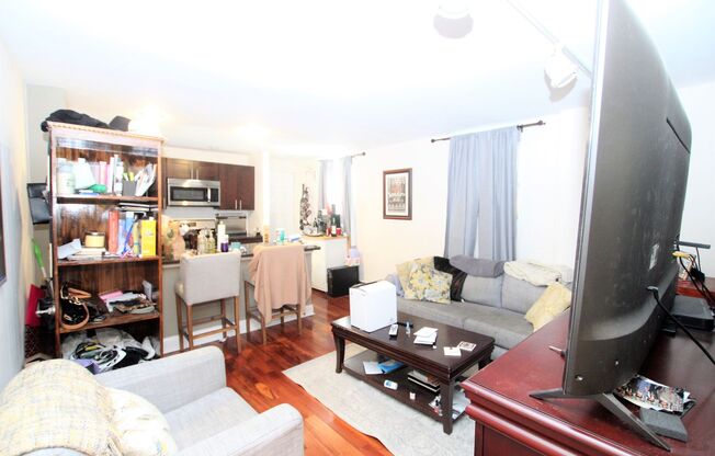 2109 Spring Garden unit 1R -AVAILABLE NOW