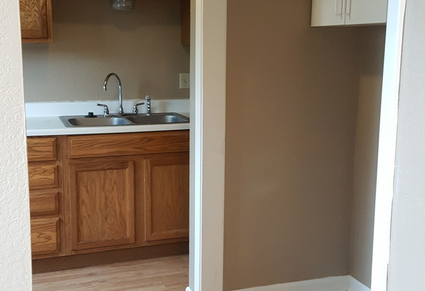 2 beds, 1 bath, $995