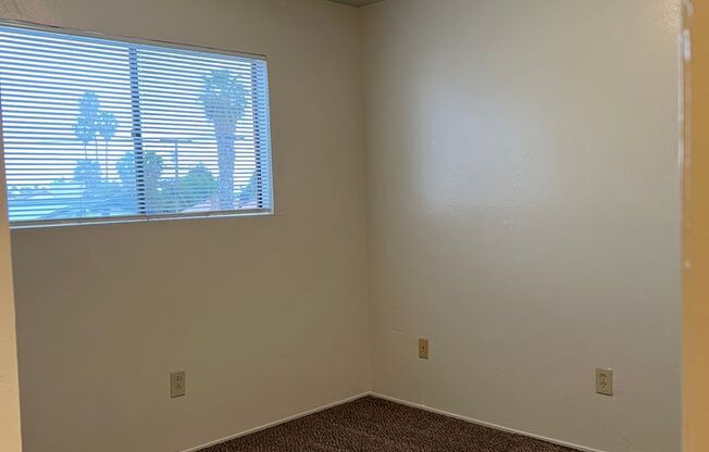 2 beds, 1 bath, $1,150, Unit 11