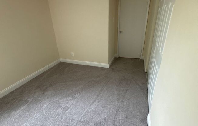 3 beds, 2 baths, 1,152 sqft, $2,300, Unit 14209 #301