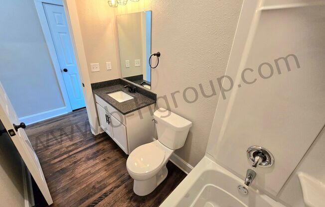 2 beds, 2 baths, 1,050 sqft, $1,550, Unit 5710