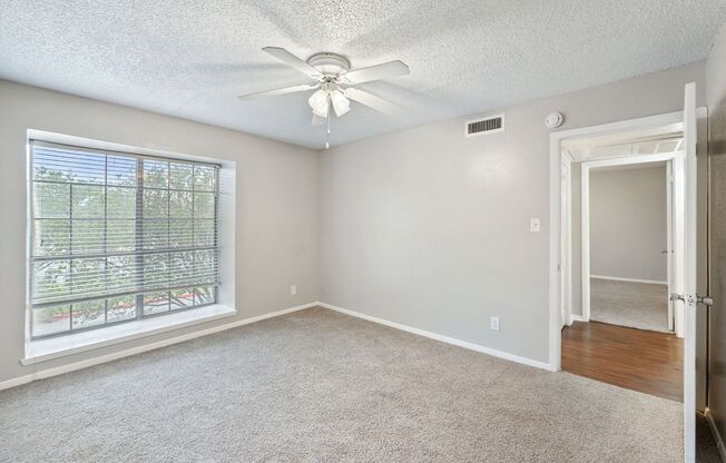 2 beds, 1.5 baths, 810 sqft, $832, Unit 207