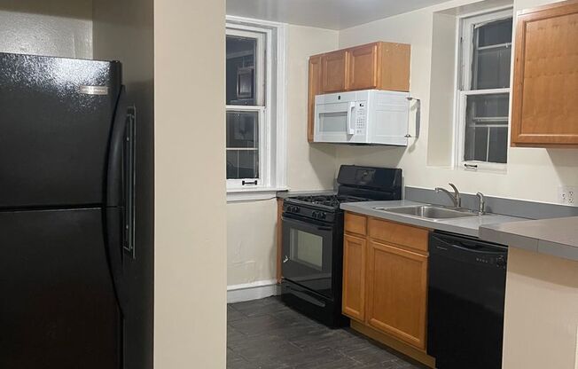 3 beds, 1 bath, 1,425 sqft, $1,495, Unit 4833-B2