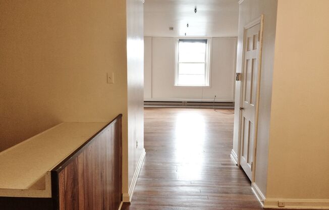 Studio, 1 bath, $1,025, Unit E