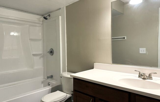 2 beds, 1 bath, 925 sqft, $1,050, Unit 212