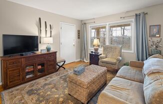 2 beds, 1 bath, $1,595, Unit Apt #3