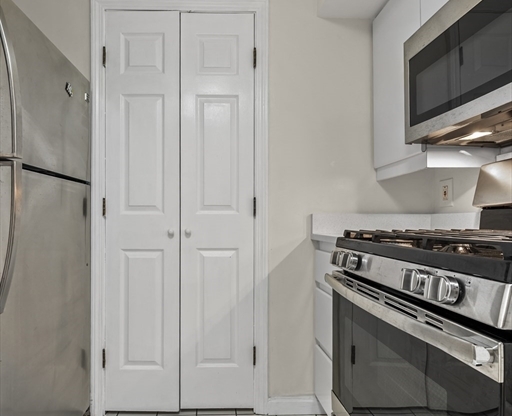 3 beds, 2 baths, 1,430 sqft, $7,600, Unit 1501