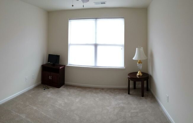 3 bedroom 2.5 bath townhome in University Area