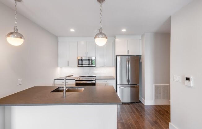 1 bed, 1 bath, 900 sqft, $3,450, Unit 409