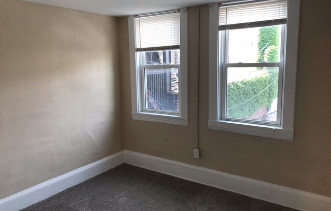 1 bed, 1 bath, 370 sqft, $975, Unit Unit 9