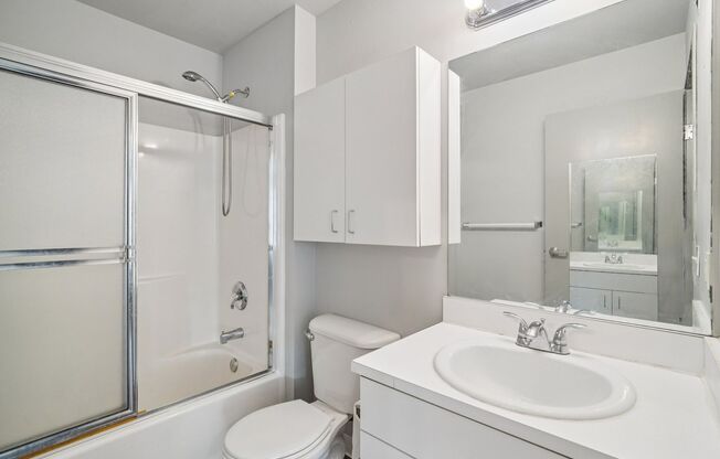 Studio, 1 bath, 200 sqft, $949, Unit 107