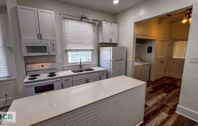 University Area 4bd/2ba With Private Backyard!