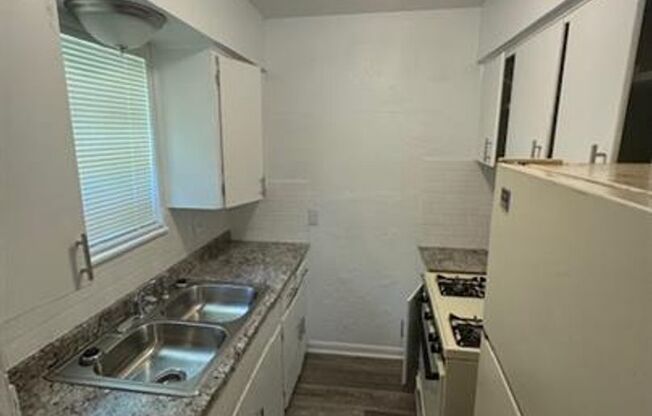 2825 1/2 SW 33rd St