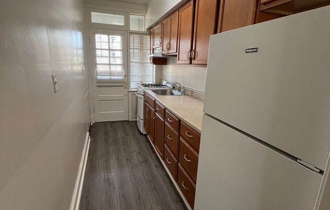 1 bed, 1 bath, 706 sqft, $1,695, Unit 410 #10