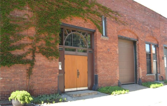 24 ESSEX ST