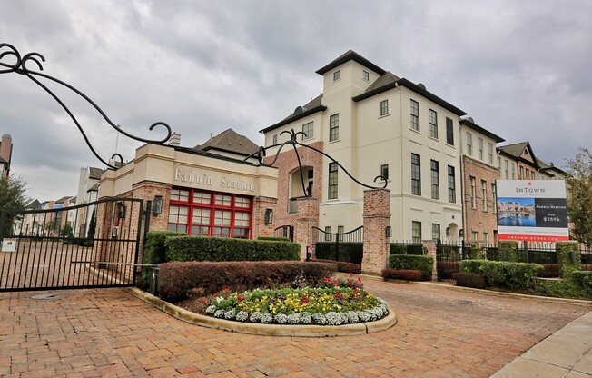 Townhome For Lease in Houston