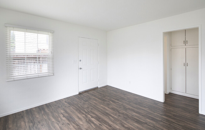 1BR Cottage in Pacific Beach with Garage!