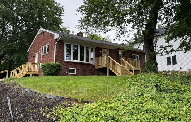 2826 JAMES DR