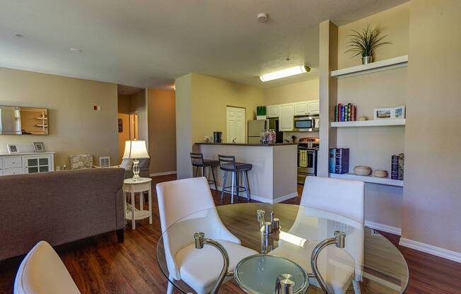 Elegant Dining Space at Commons at Verandas in Tanasbourne Apartments, Hillsboro, OR, 97124