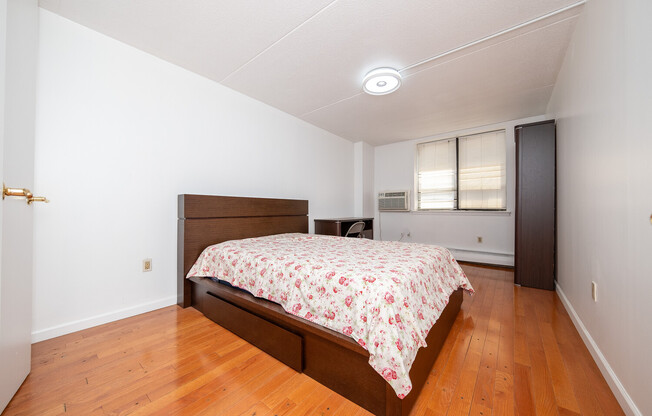 1 bed, 1 bath, 597 sqft, $3,400, Unit 7V