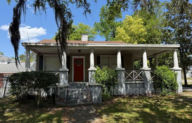 1112 E VICTORY DR