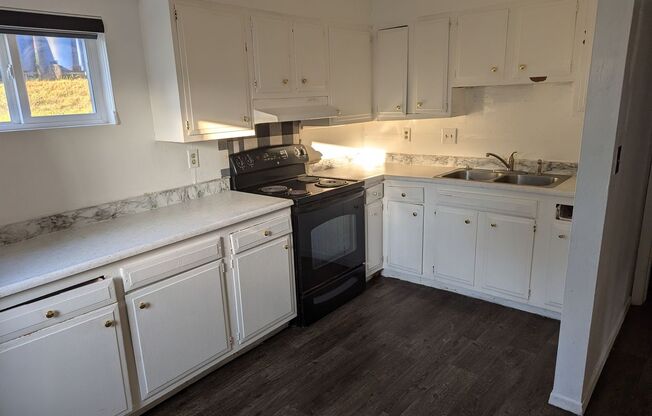 1 bed, 1 bath, $775, Unit Unit 4