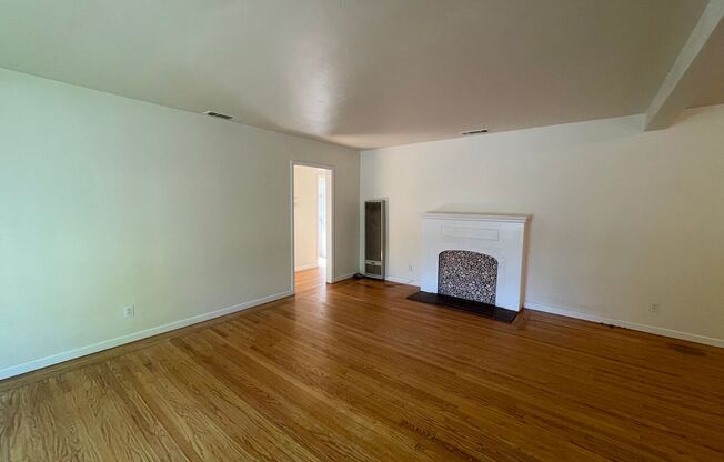 Charming 3-Bedroom, 1-Bathroom Home for Rent in Sacramento!