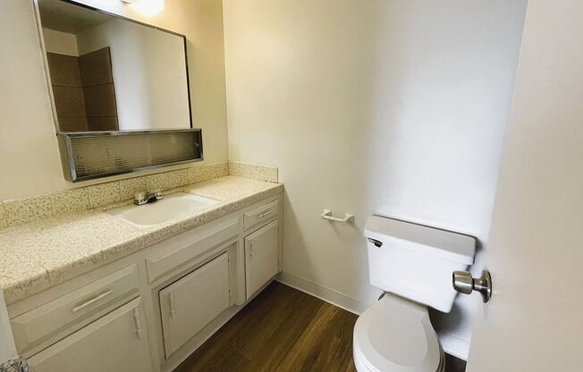 2 beds, 1 bath, $1,375, Unit Unit B