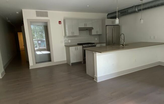 1 bed, 1 bath, 927 sqft, $1,650, Unit 957 Liberty Ave #203