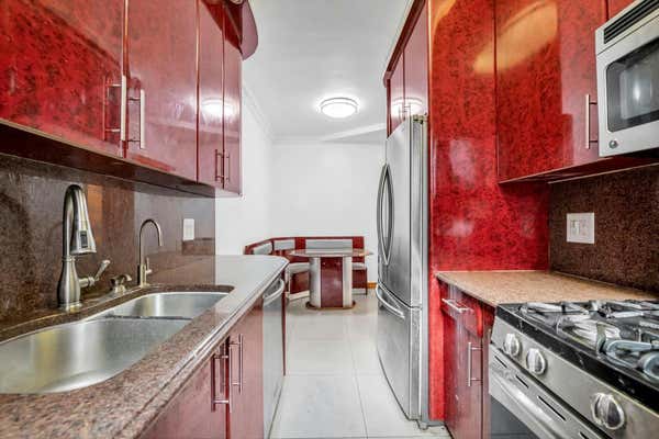 2 beds, 1 bath, $3,000, Unit B22