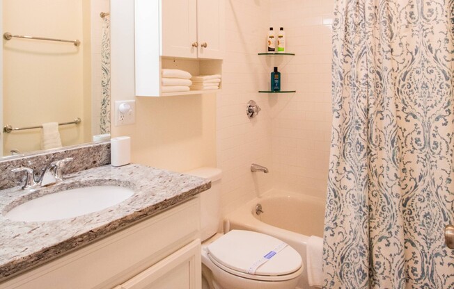 2 beds, 2 baths, 1,000 sqft, $7,800, Unit 4