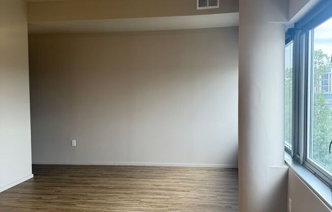 1 bed, 1 bath, 729 sqft, $1,225, Unit 403